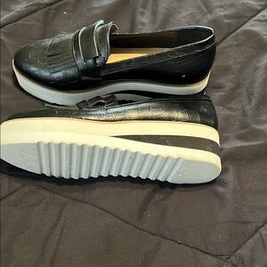 Black Crocodile Pattern Loafers
